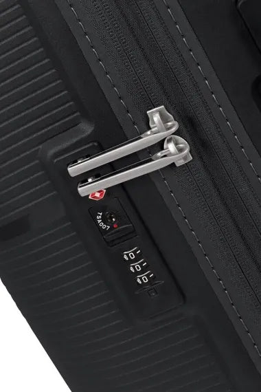 American Tourister Starvibe 67cm Mellanstor Expanderbar Black