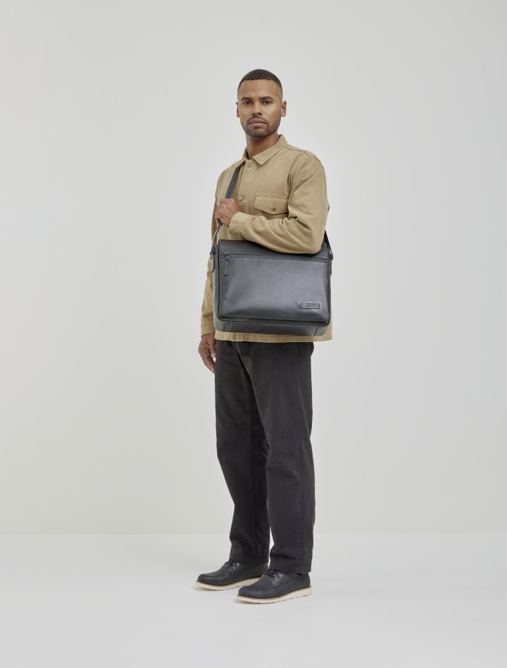 Jost Aarhus axelväska L – svart