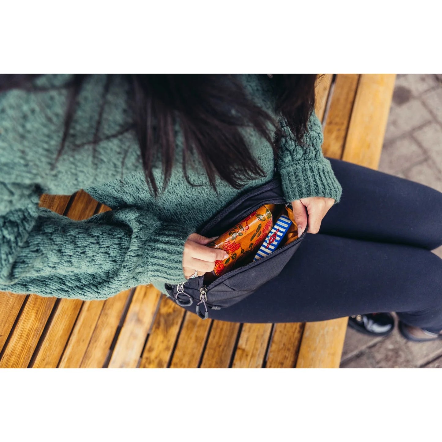 Gregory Rhune Midjeväska 28cm - Svart