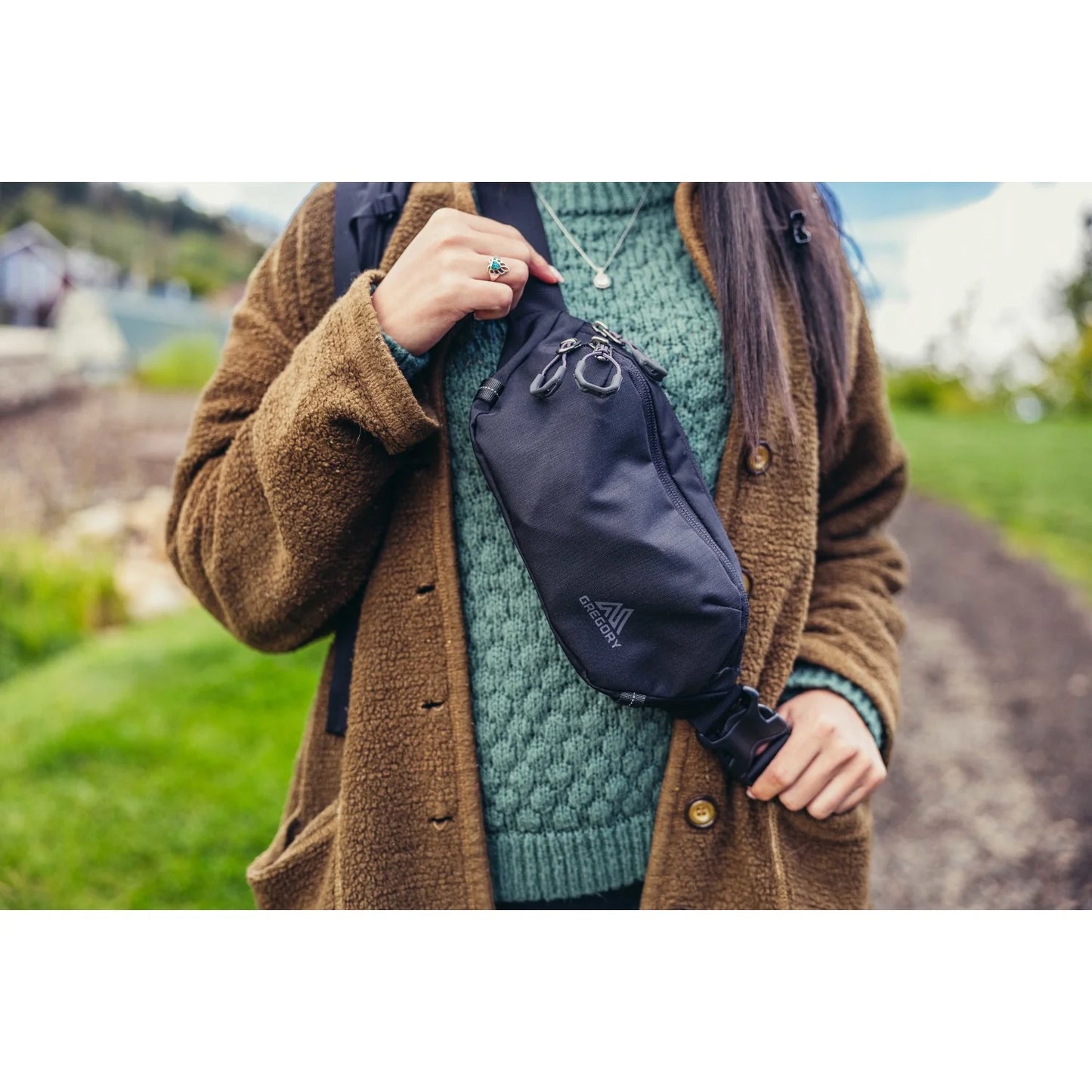 Gregory Rhune Midjeväska 28cm - Svart